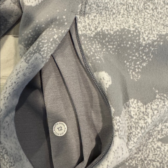 Lululemon Athletica Gray Camo running fleece sweatshirt criss cross front 12 - Picture 9 of 9